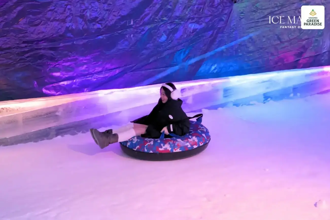 trai-nghiem-truot-tuyet-tai-winter-wonderland-vinhomes-can-gio-mua-dong-giua-long-nhiet-doi-1 Trải nghiệm trượt tuyết tại Winter Wonderland Vinhomes Cần Giờ, “mùa đông giữa lòng nhiệt đới”.